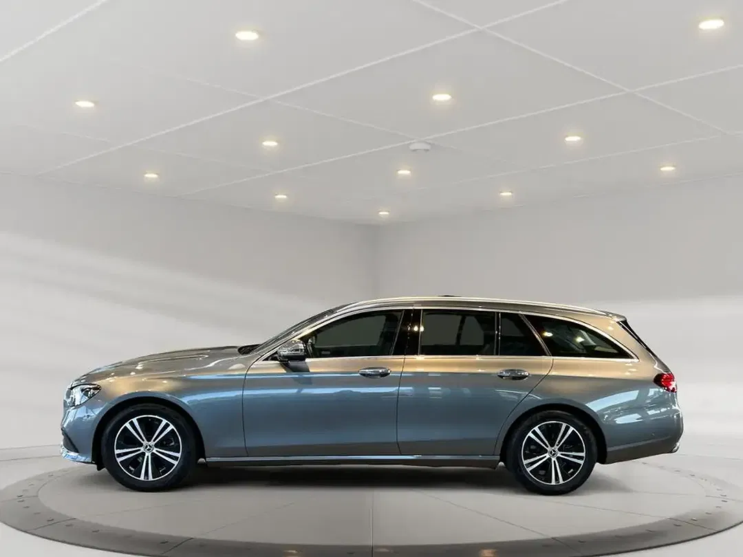 Mercedes-Benz E 220 - Thumbnail 3