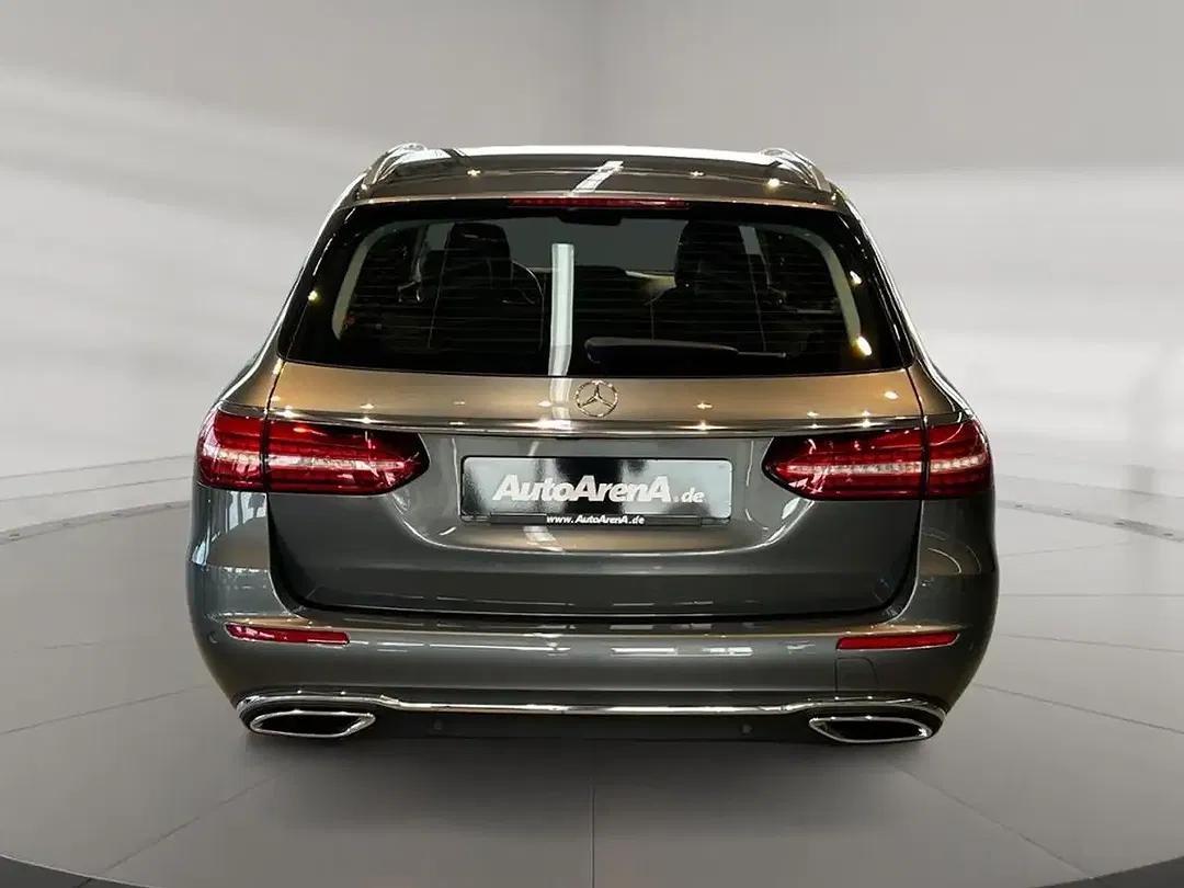 Mercedes-Benz E 220 - Thumbnail 4
