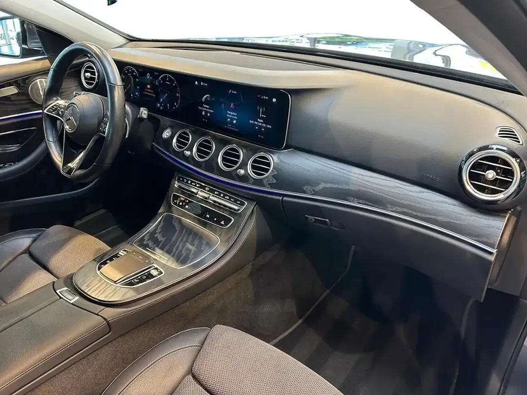 Mercedes-Benz E 220 - Thumbnail 6