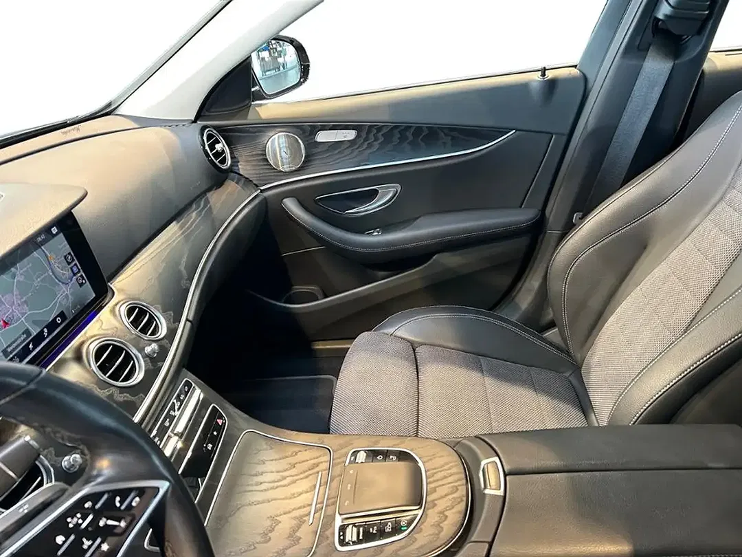 Mercedes-Benz E 220 - Thumbnail 7