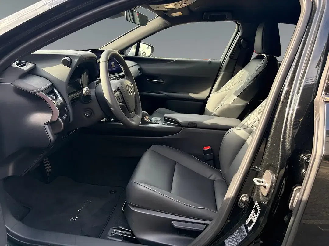 Lexus UX 300h - Thumbnail 9
