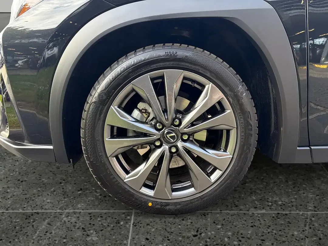 Lexus UX 300h - Thumbnail 14