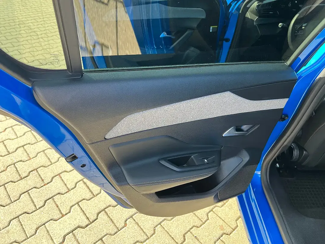 Peugeot 308 - Thumbnail 11
