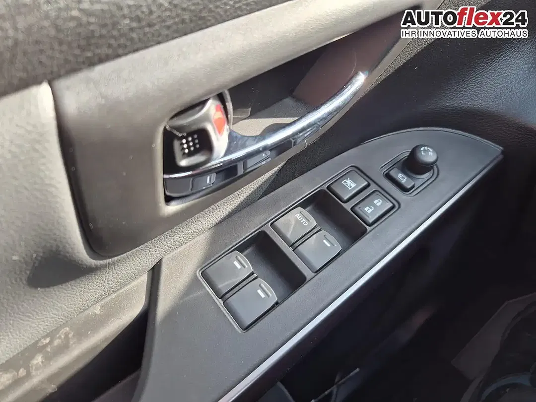 Suzuki S-Cross - Thumbnail 12