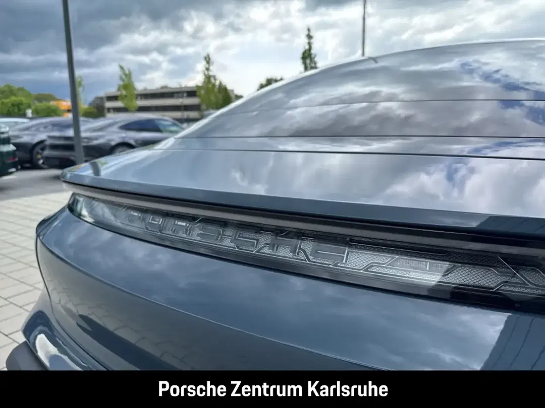 Porsche Taycan - Thumbnail 10