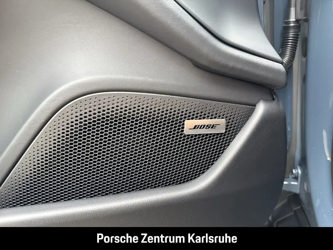 Porsche Taycan - Thumbnail 15