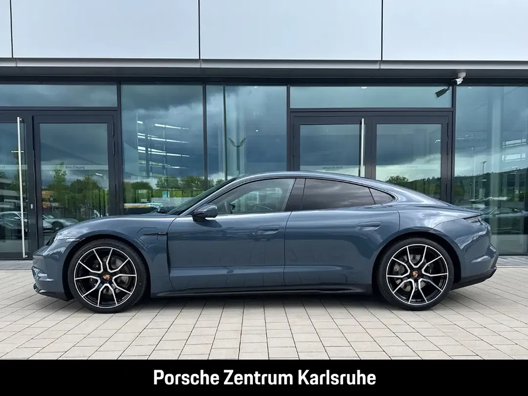 Porsche Taycan - Thumbnail 2