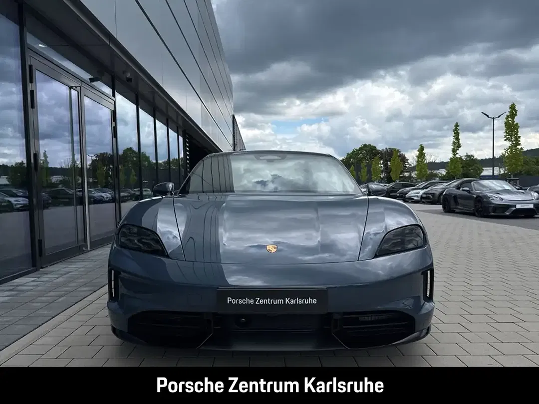 Porsche Taycan - Thumbnail 4
