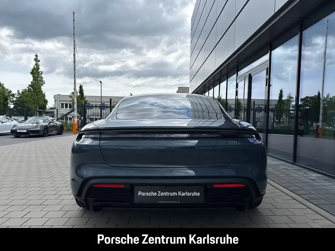 Porsche Taycan - Thumbnail 5