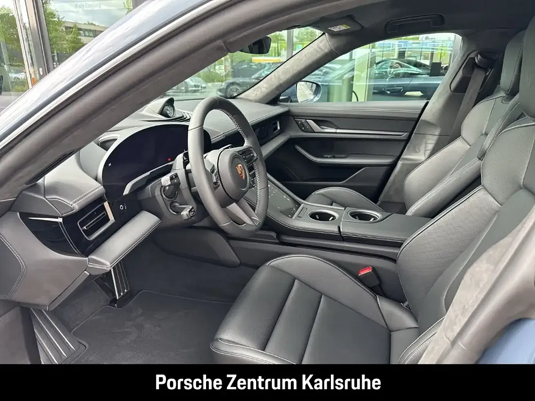 Porsche Taycan - Thumbnail 7