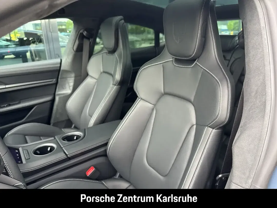 Porsche Taycan - Thumbnail 8