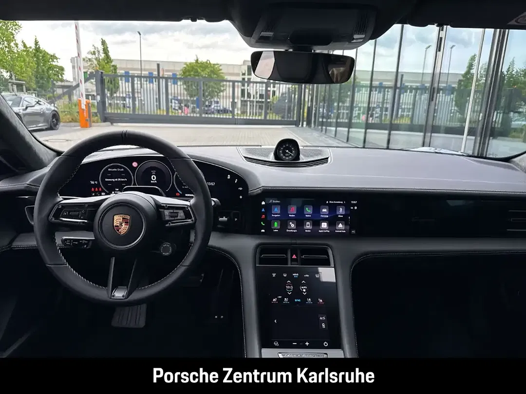Porsche Taycan - Thumbnail 9