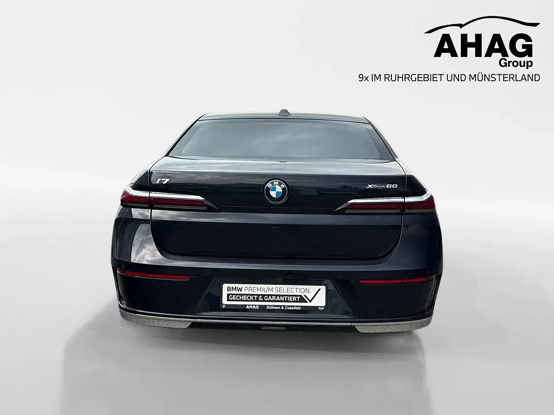 BMW i7 - Thumbnail 3