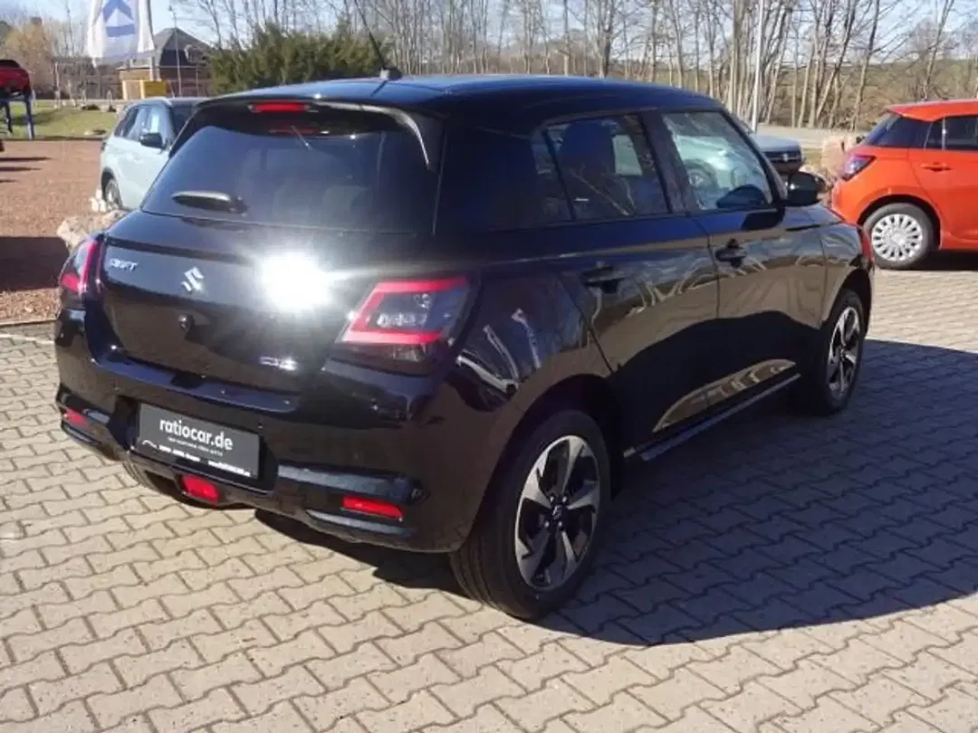 Suzuki Swift - Thumbnail 2