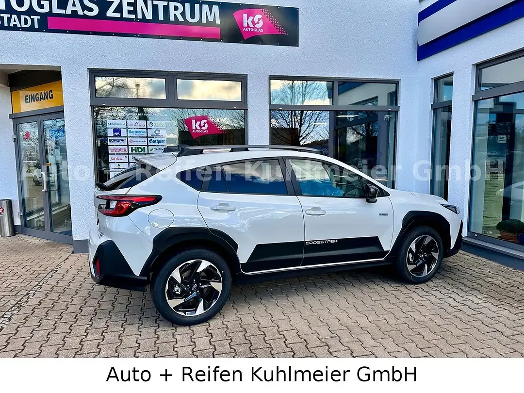 Subaru Crosstrek - Thumbnail 4