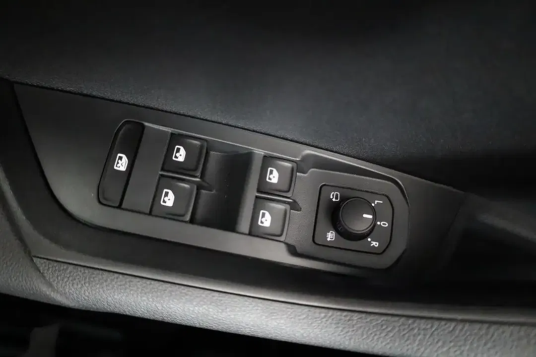 Skoda Karoq - Thumbnail 7