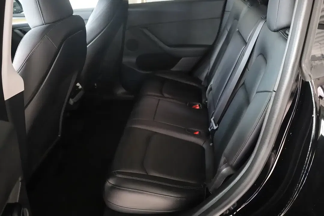 Tesla Model Y - Thumbnail 14