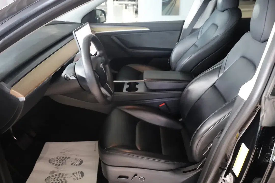 Tesla Model Y - Thumbnail 15