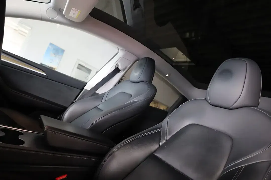 Tesla Model Y - Thumbnail 18