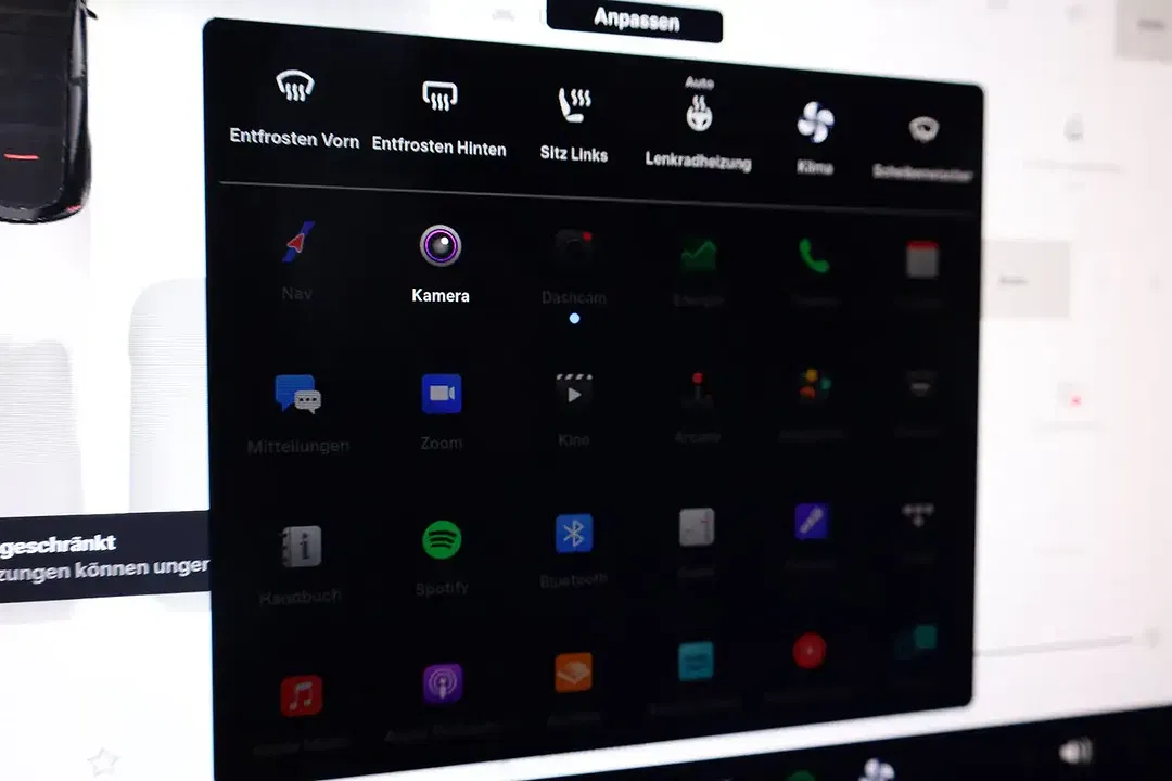 Tesla Model Y - Thumbnail 21