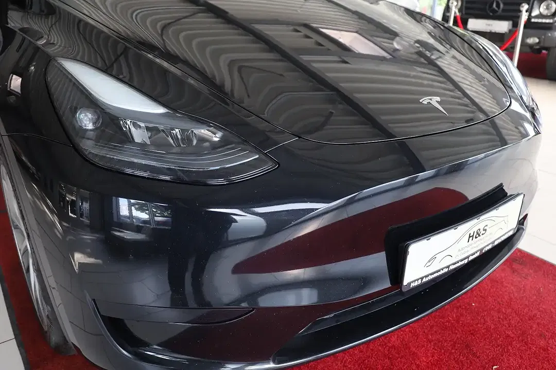 Tesla Model Y - Thumbnail 7