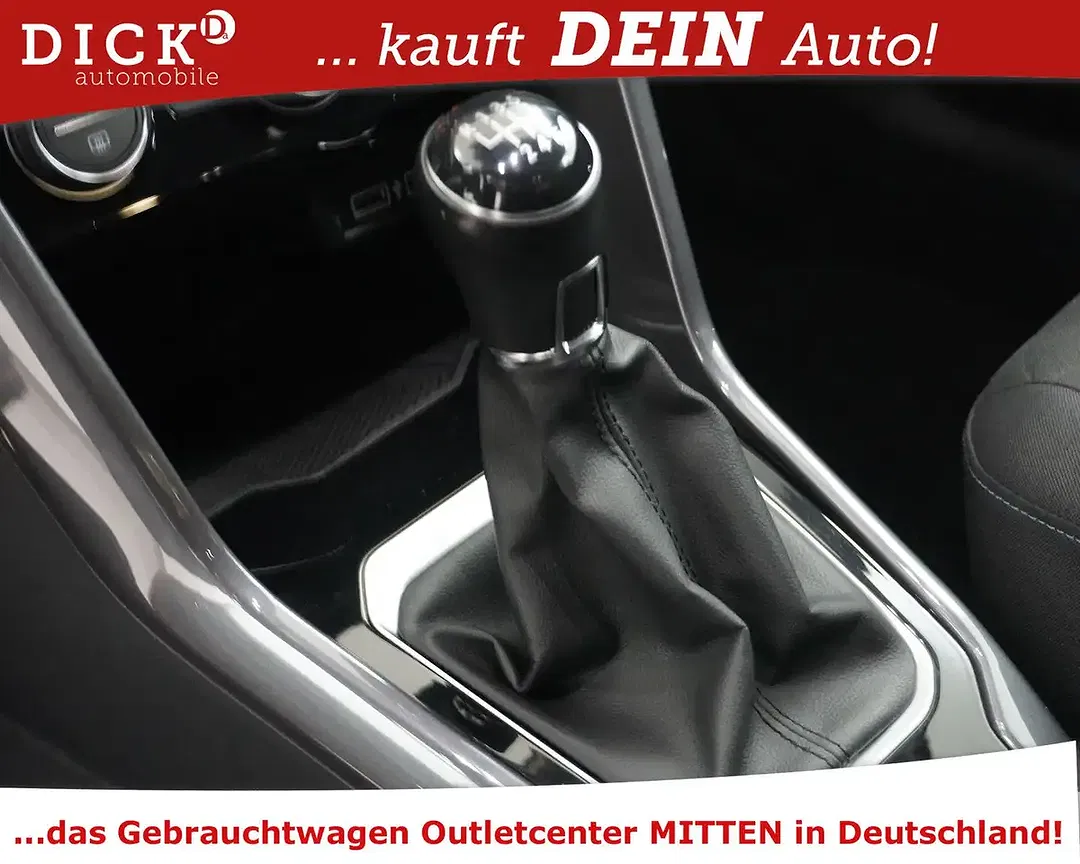 Volkswagen T-Roc - Thumbnail 15