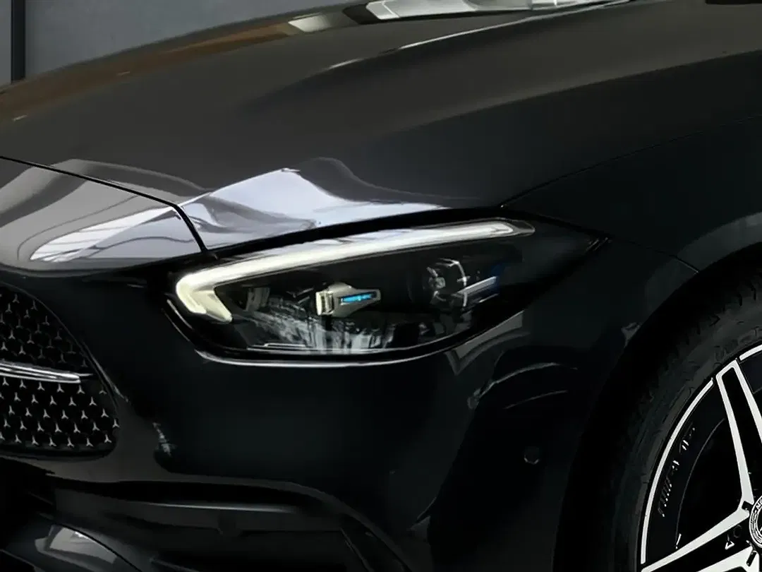 Mercedes-Benz C 300 - Thumbnail 2