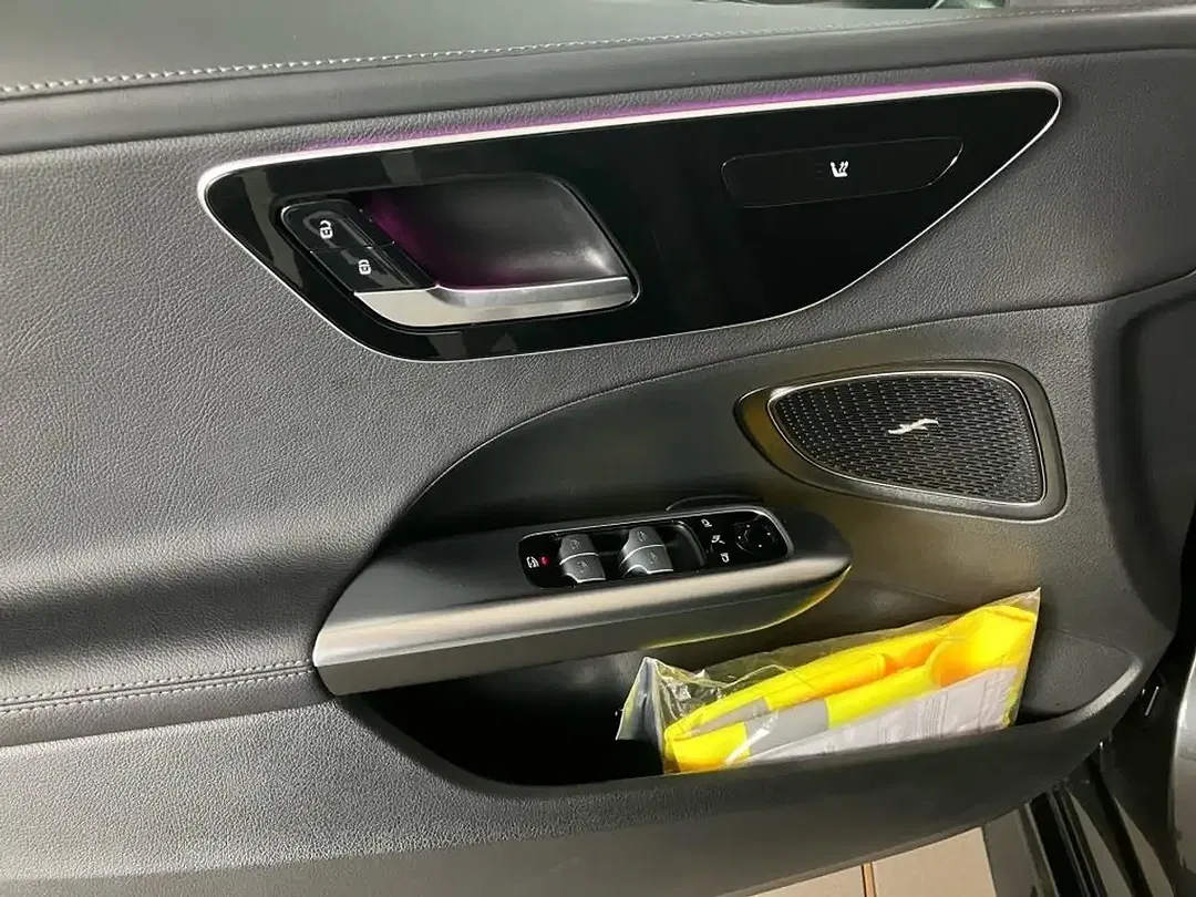Mercedes-Benz C 300 - Thumbnail 4
