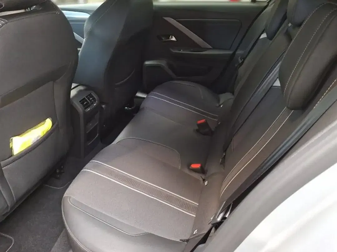 Opel Astra - Thumbnail 10