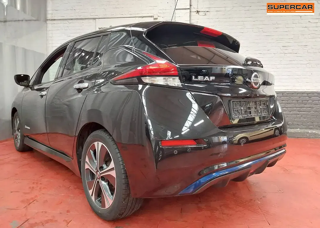 Nissan Leaf - Thumbnail 3