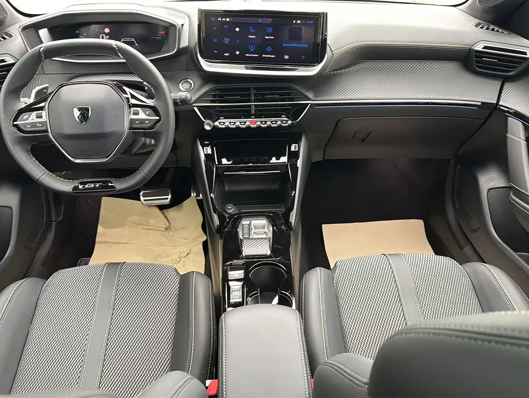 Peugeot 208 - Thumbnail 11