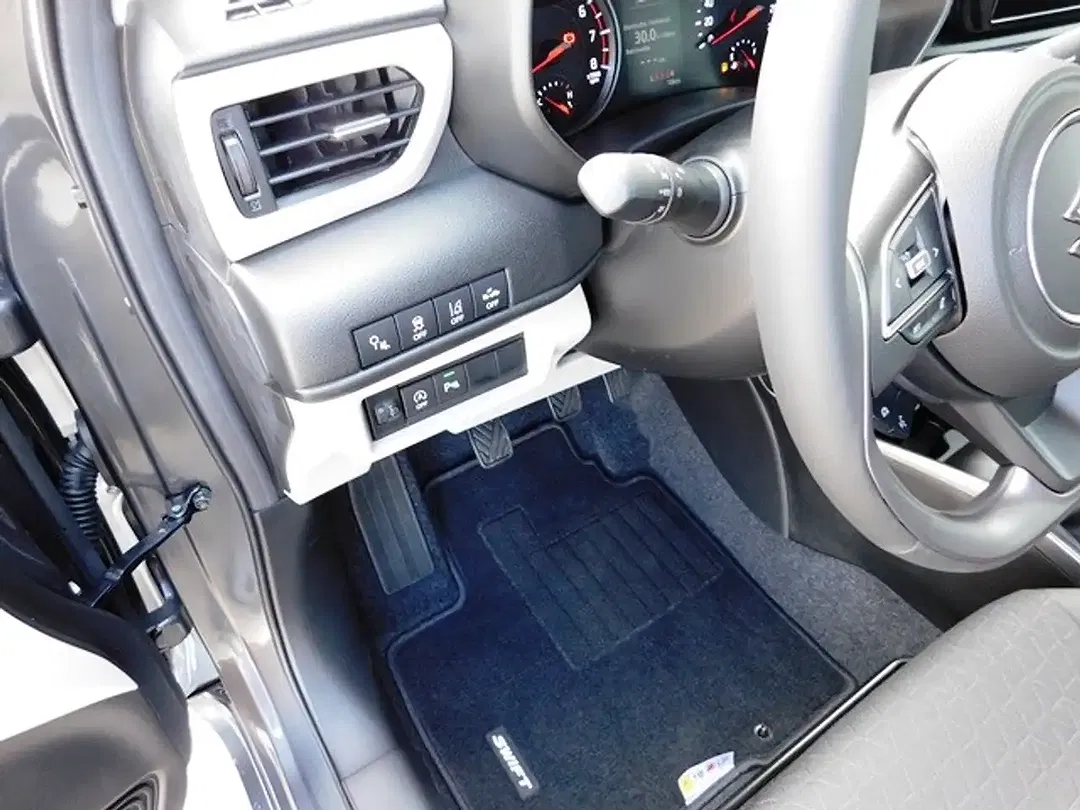 Suzuki Swift - Thumbnail 12