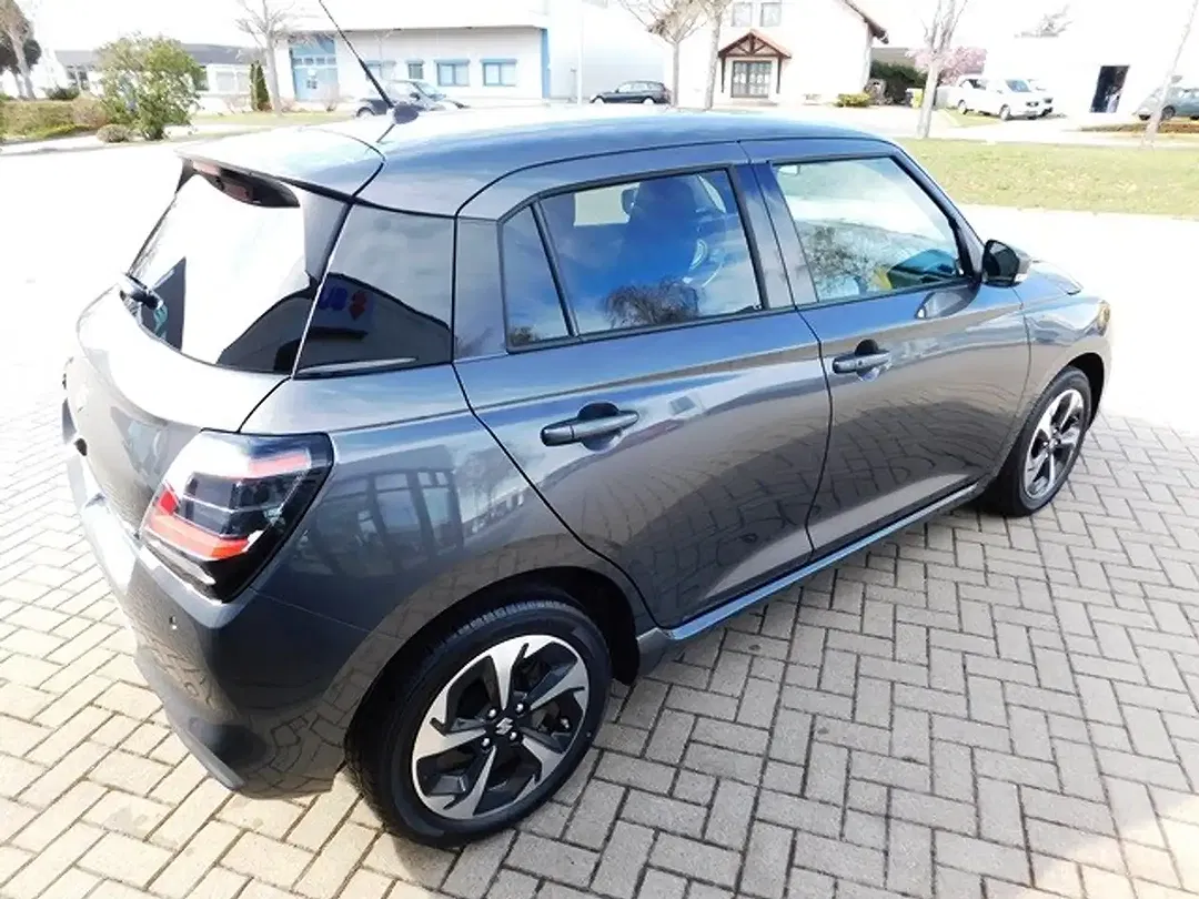 Suzuki Swift - Thumbnail 5