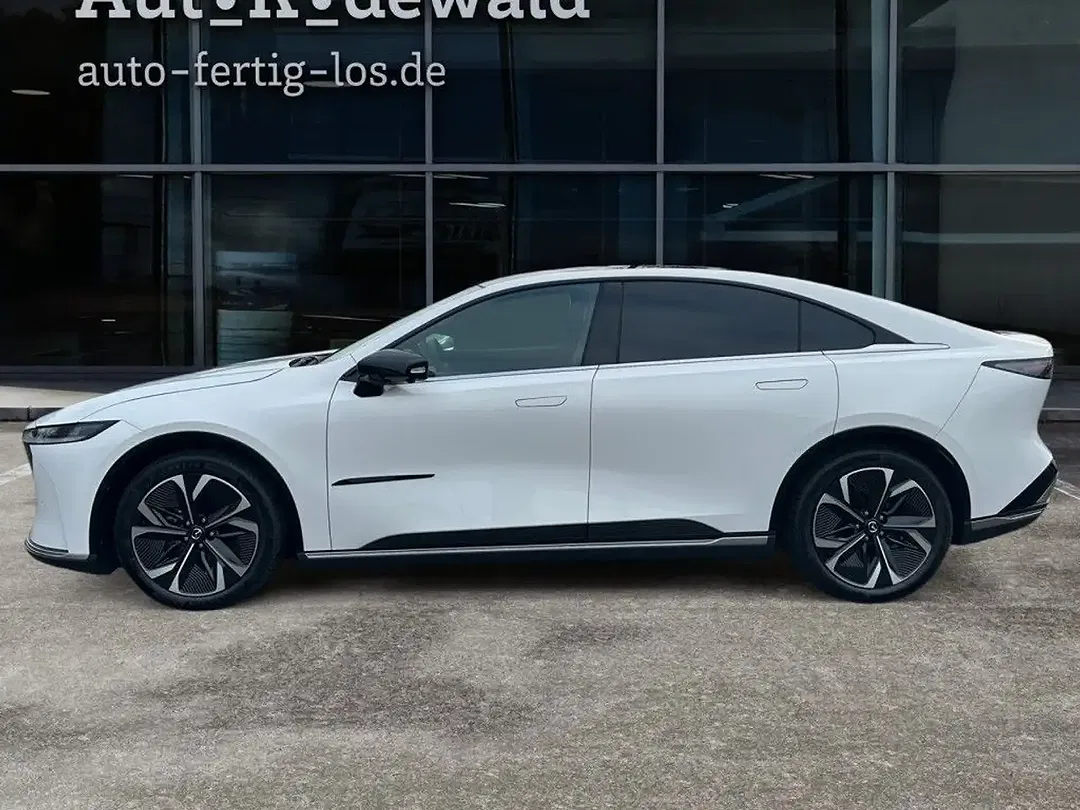 Mazda 6e - Thumbnail 2