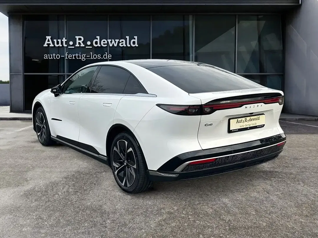 Mazda 6e - Thumbnail 3