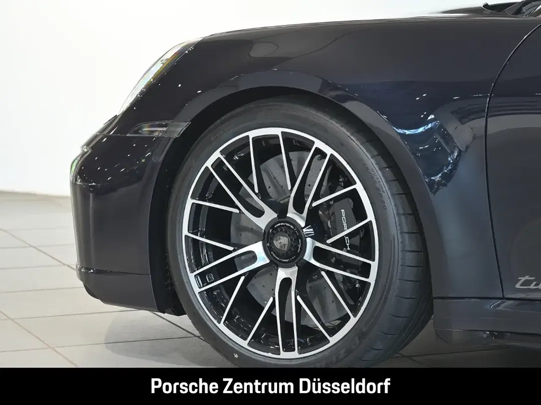Porsche 992 - Thumbnail 10