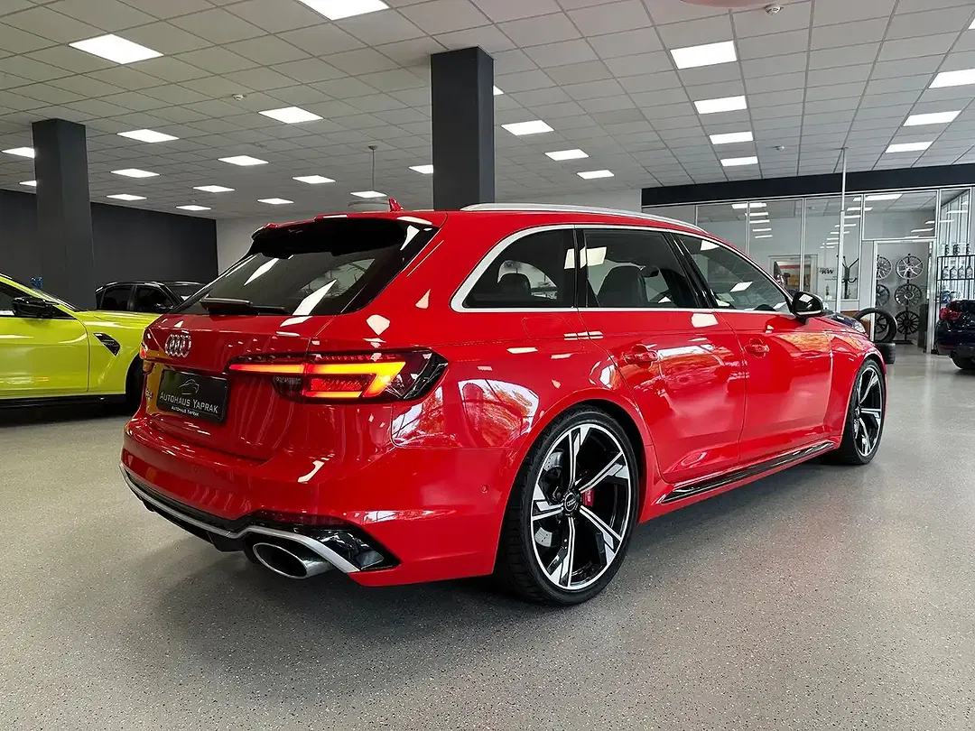 Audi RS4 - Thumbnail 11