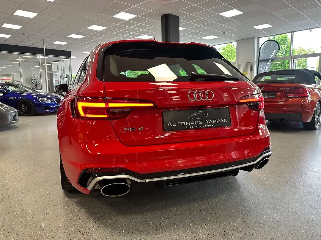 Audi RS4 - Thumbnail 14