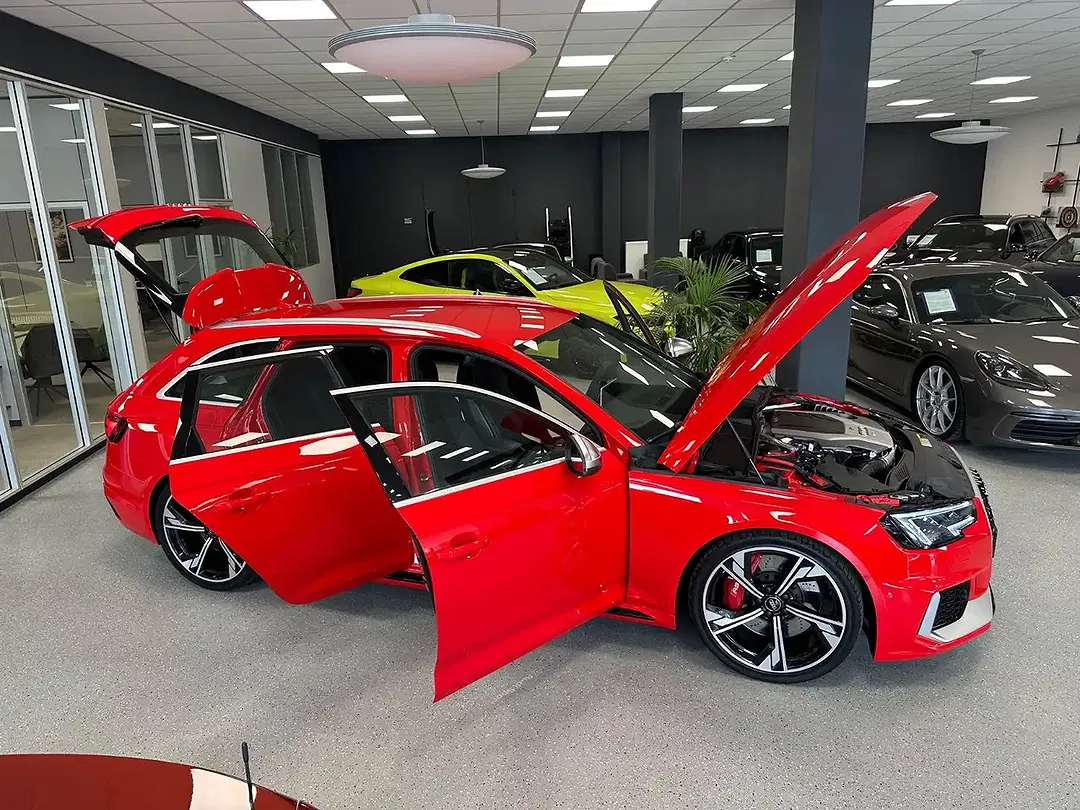 Audi RS4 - Thumbnail 3