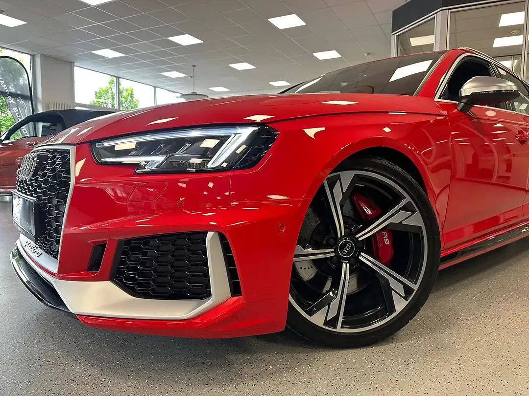 Audi RS4 - Thumbnail 4