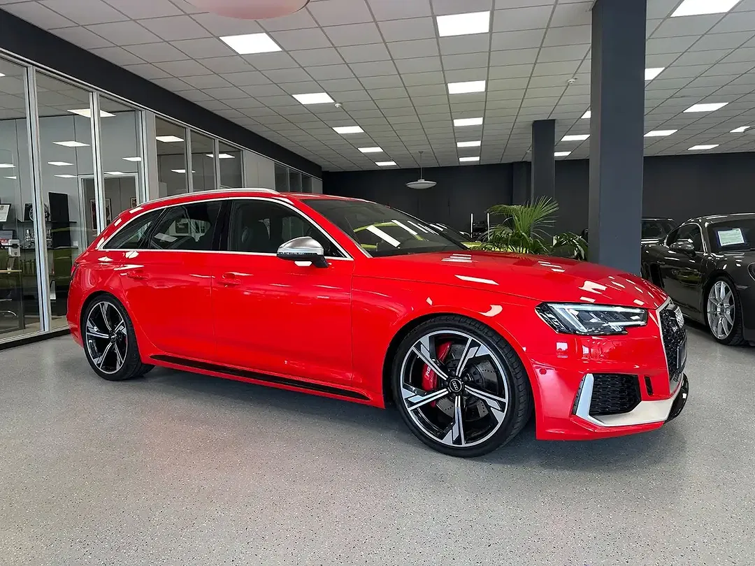 Audi RS4 - Thumbnail 9