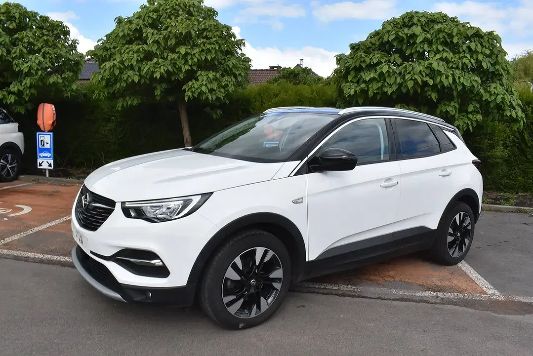 Opel Grandland X - Thumbnail 2