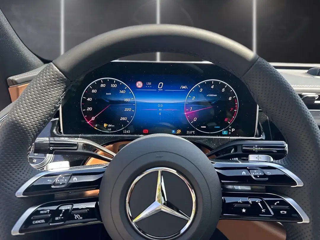Mercedes-Benz E 200 - Thumbnail 18