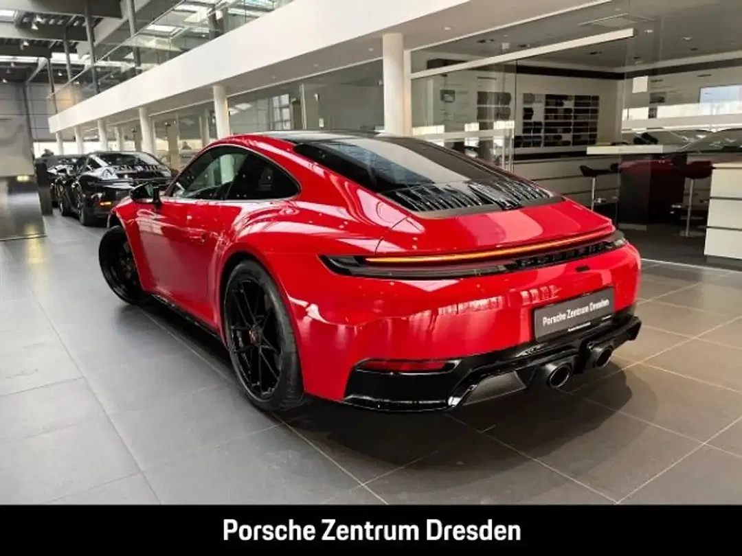 Porsche 992 - Thumbnail 3