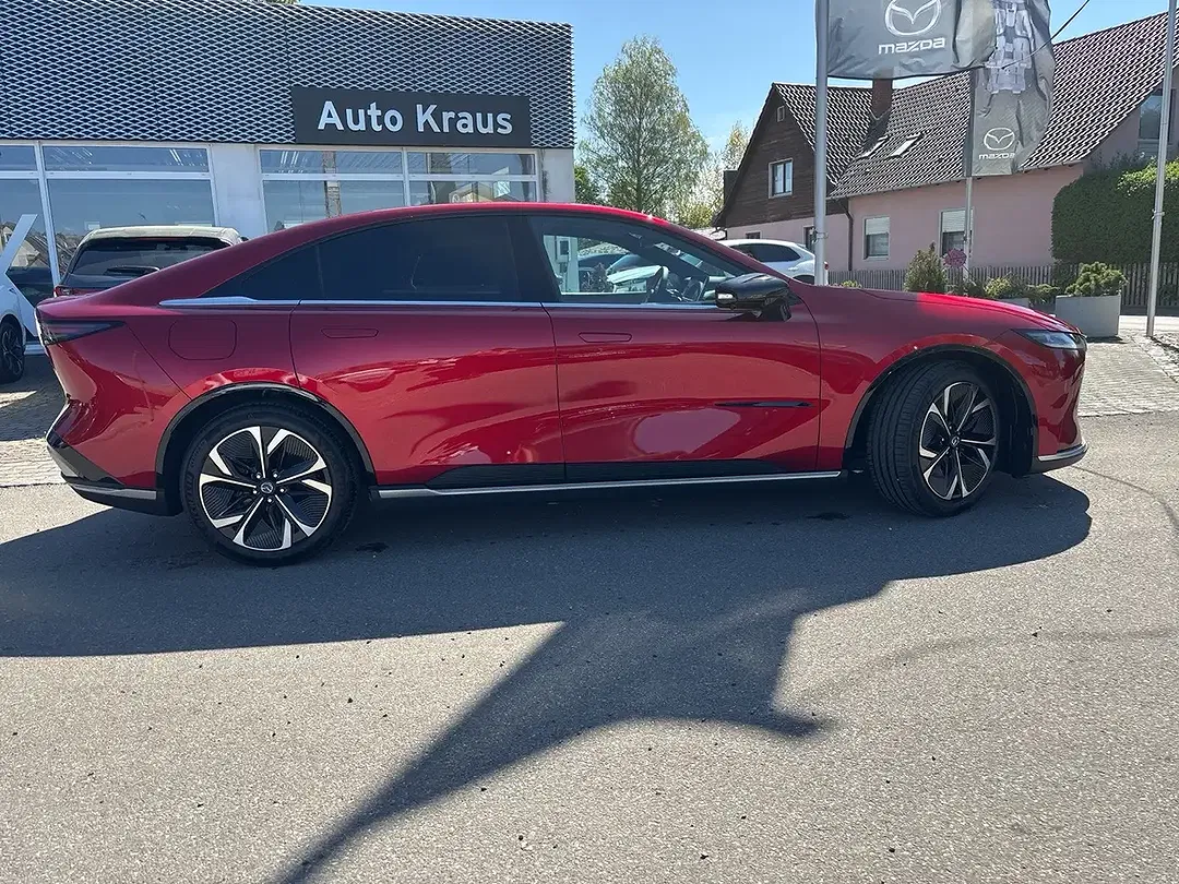 Mazda 6e - Thumbnail 3