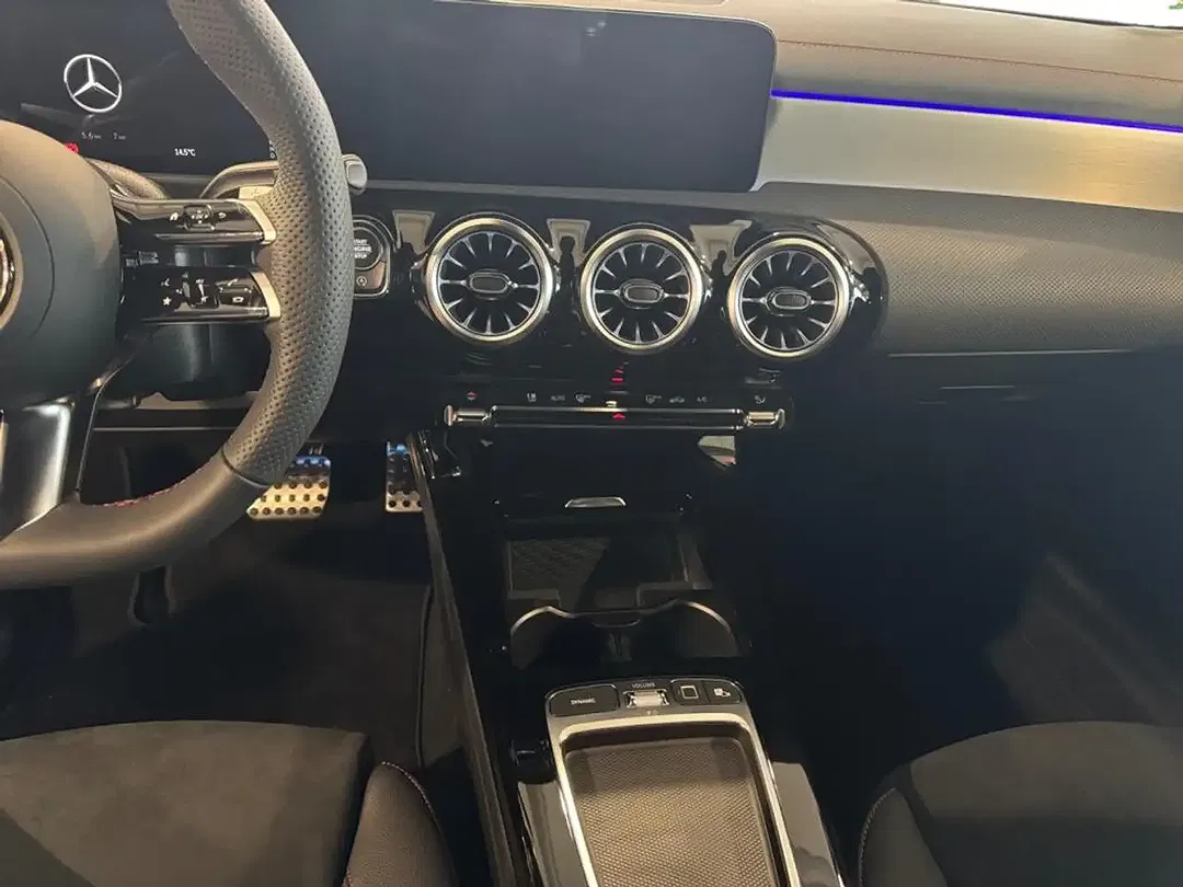 Mercedes-Benz CLA 200 - Thumbnail 14