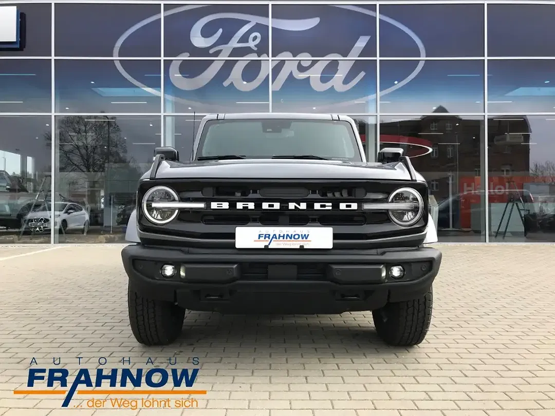Ford Bronco - Thumbnail 2