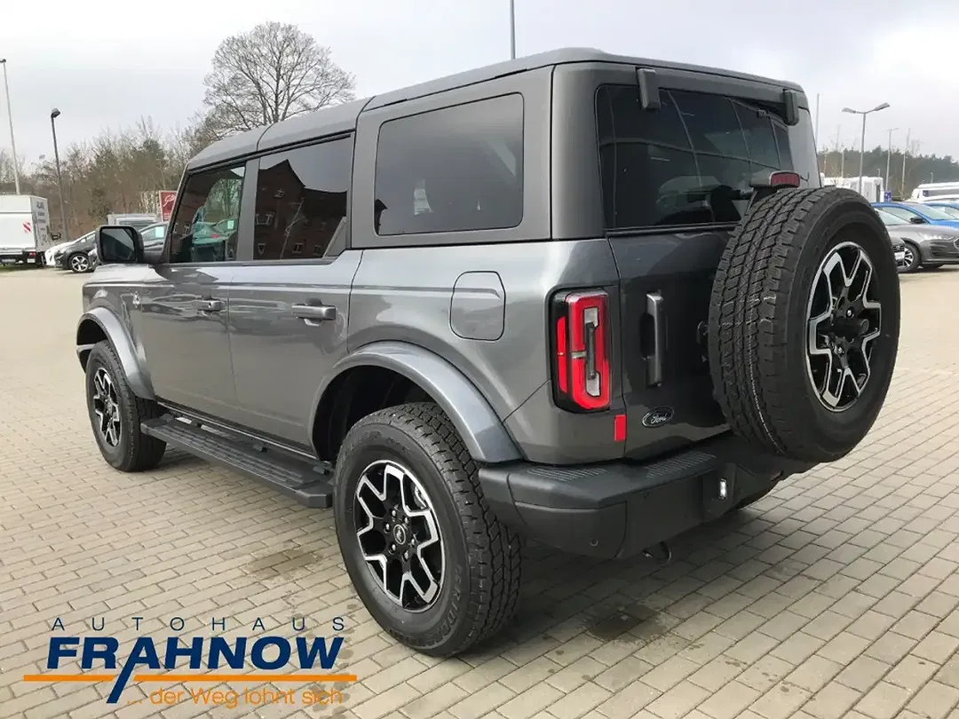Ford Bronco - Thumbnail 6
