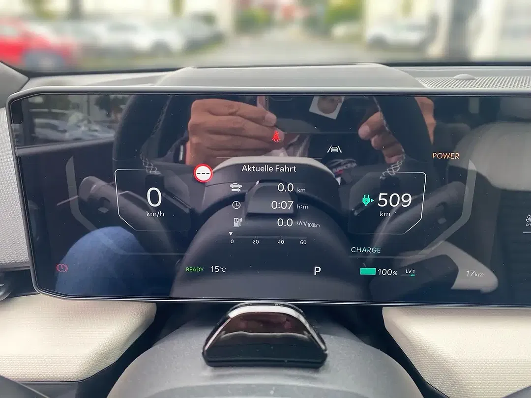 Kia EV4 - Thumbnail 15