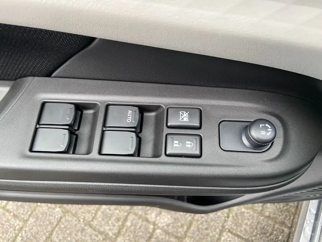 Suzuki Swift - Thumbnail 12